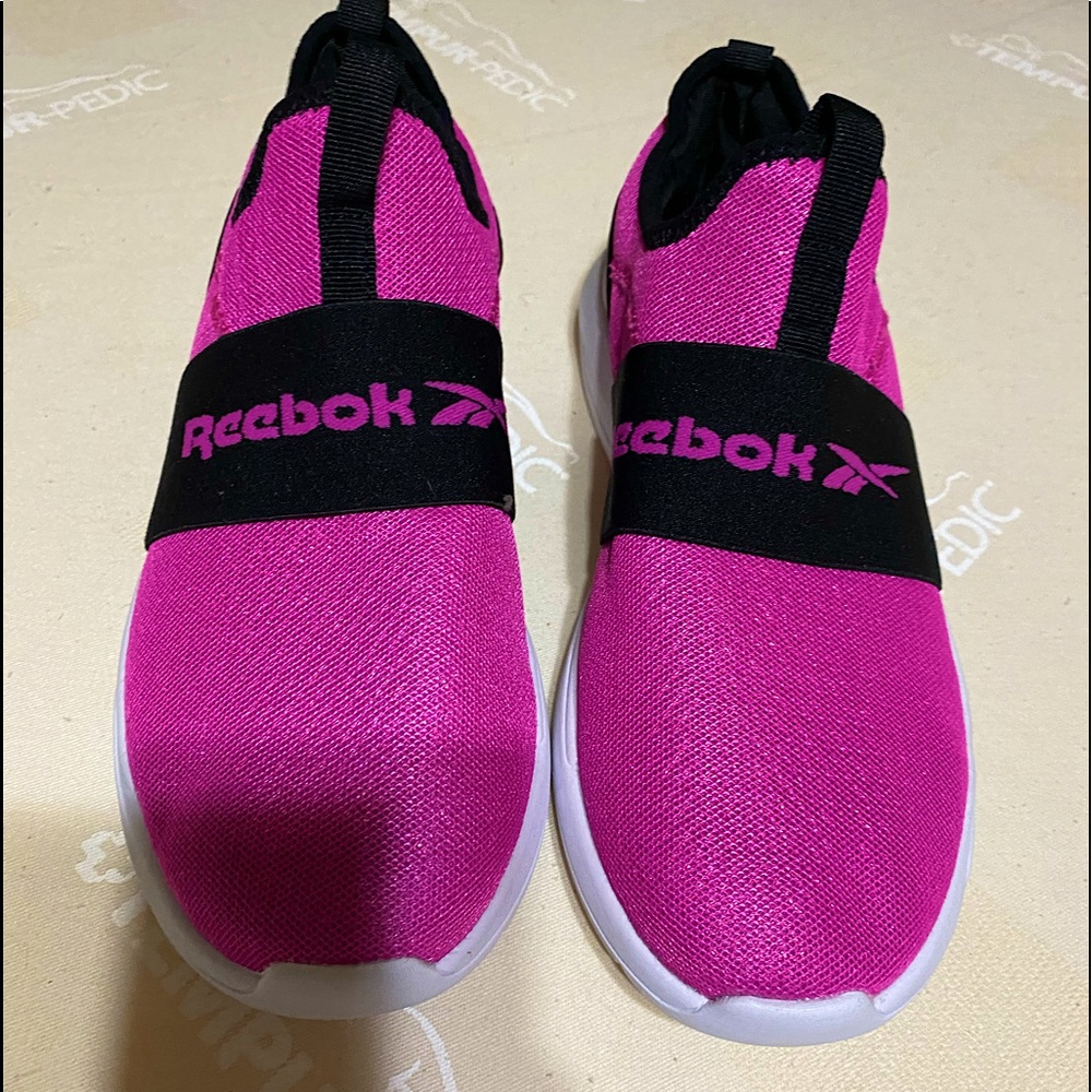 Women’s lightweight sneakers